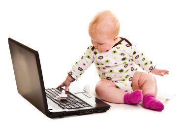 Bebek ile bir dizüstü bilgisayar