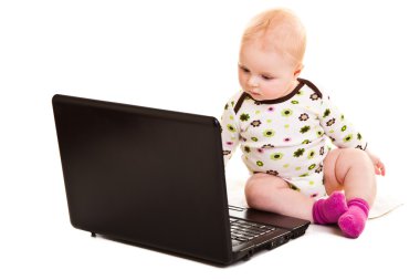 Bebek ile bir dizüstü bilgisayar