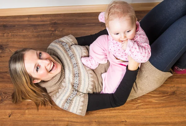 Anne ile bebek kız — Stok fotoğraf