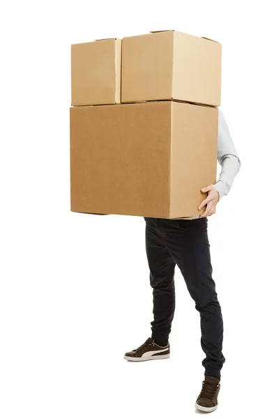Человек держит карточные коробки — стоковое фото