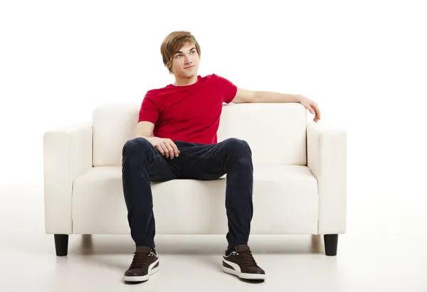 Mężczyzna na kanapie — Zdjęcie stockowe