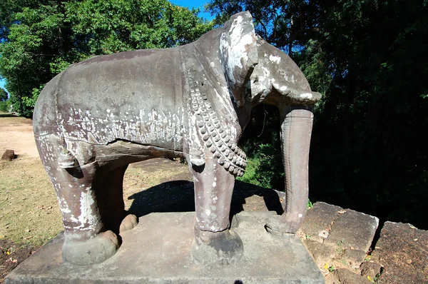 东蓬，柬埔寨的大象雕像 — 图库照片