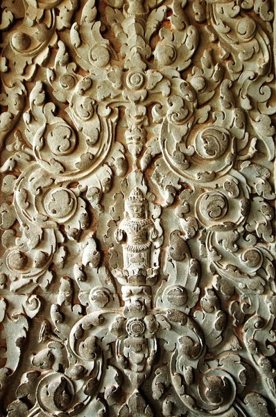 在走廊的柬埔寨吴哥窟雕塑的墙 — 图库照片