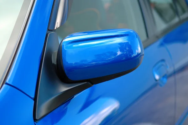 Right side mirror of shiny blue car — Stok fotoğraf