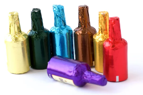 Färgglada choklad flaskor — Stockfoto