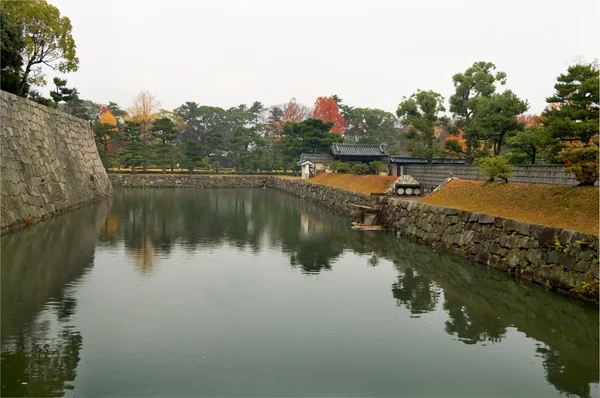 Рва в замке Нидзё — стоковое фото