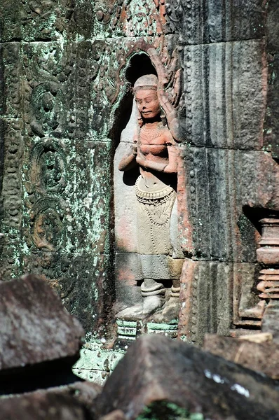 Gebeeldhouwde apsara, siem reap, Cambodja — Stockfoto