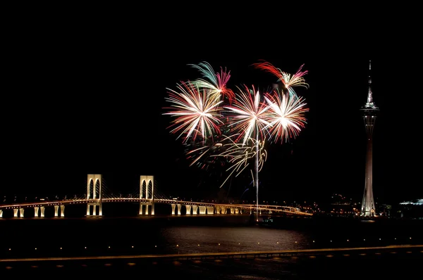 Fireworks ile yeni yıl kutlaması — Stok fotoğraf