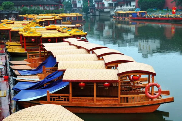 Line of boats at Qinhuai river — Stock Photo, Image