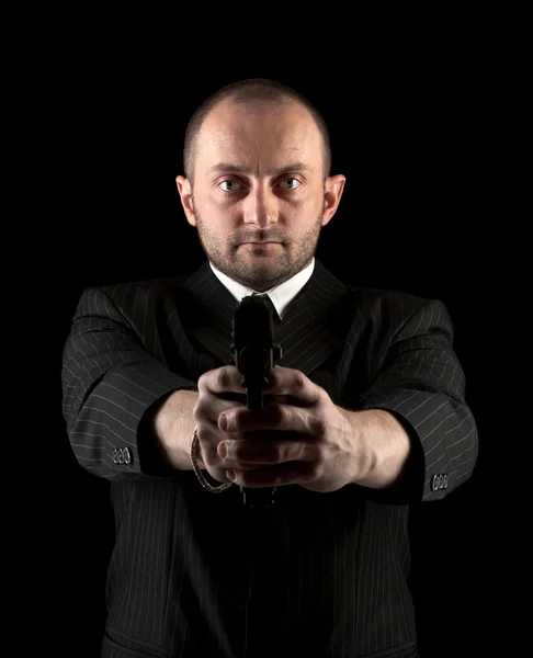 Homem de preto com arma — Fotografia de Stock