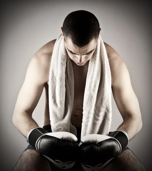 Atrakcyjny boks mięśni — Zdjęcie stockowe