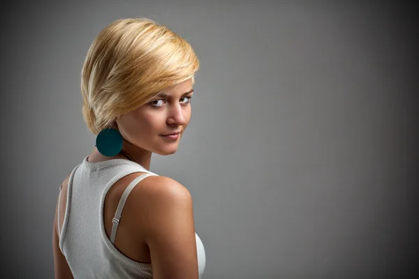 Urok młodych blond kobieta — Zdjęcie stockowe