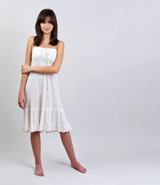 Menina no vestido de verão — Fotografia de Stock