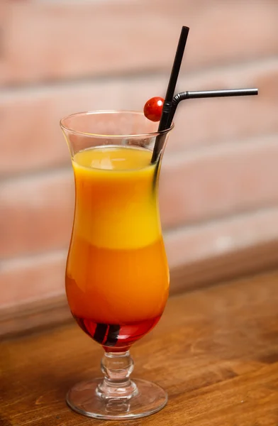Mooie drie-gelaagde cocktail — Stockfoto