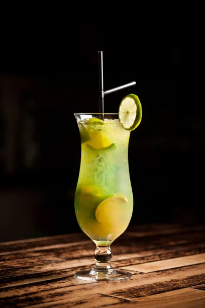Green alcoholic cocktail — Stock Photo, Image