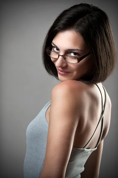 Femme portant des lunettes — Photo