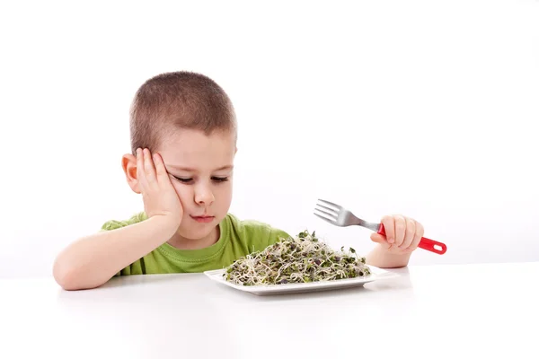 Хлопчик відмовляється їсти — стокове фото