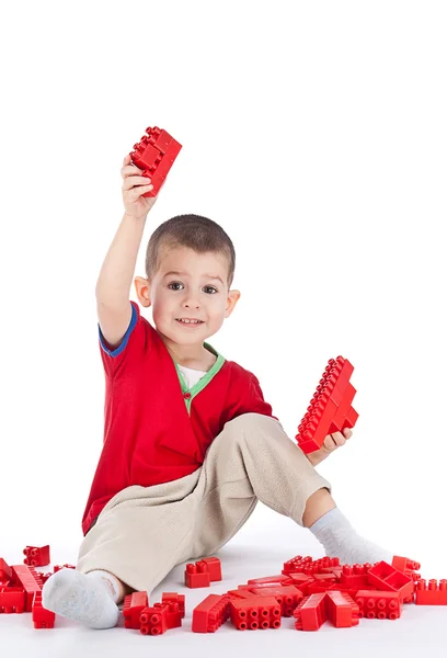 Chłopiec bawi się klockami — Zdjęcie stockowe