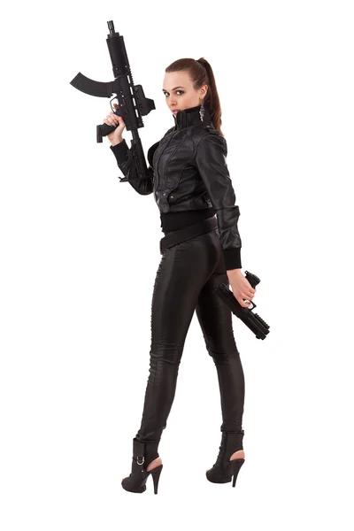 Femme posant avec une arme — Photo