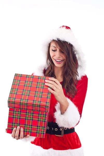 Mrs. santa openen van een doos van de gift — Stockfoto