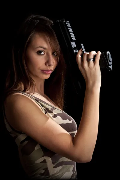 Menina segurando arma — Fotografia de Stock