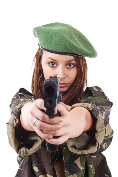 Молодая женщина-солдат с оружием — стоковое фото