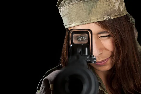 Žena ve vojenské uniformě — Stock fotografie