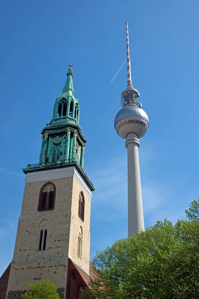 テレビ塔と教会 — ストック写真