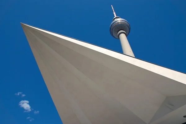 Televisiontower na náměstí alexanderplatz v Berlíně — Stock fotografie