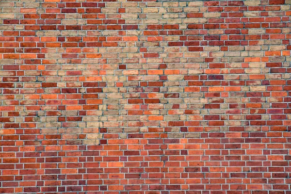 Alte abgenutzte rote Ziegelmauer — Stockfoto