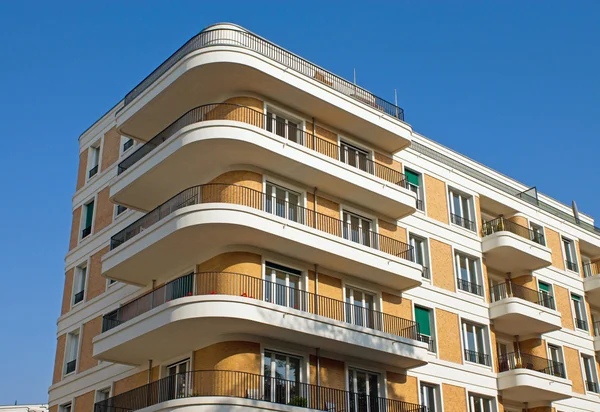 Modern apartment house — Stock Photo, Image