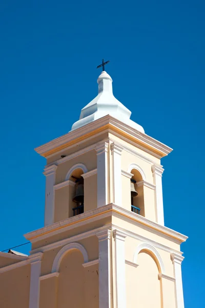 Torre di una chiesa rurale — Foto Stock