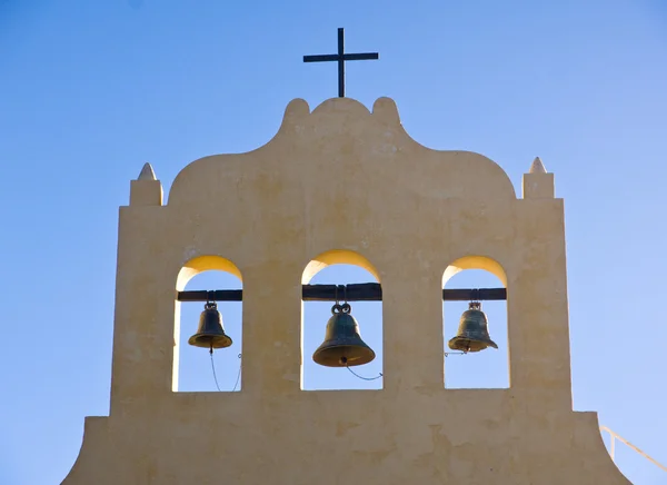 Tři zvony a kříž — Stock fotografie