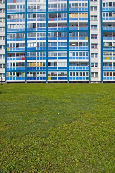 Blue facade and green grass — Stock Photo, Image