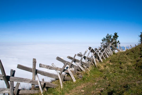 Dřevěný plot v Alpách — Stock fotografie