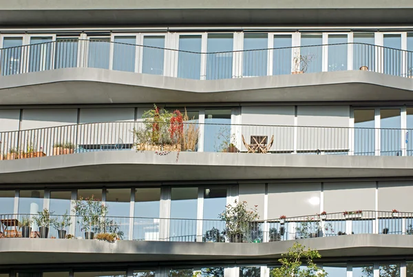 Фасад некоторых современных квартир — стоковое фото