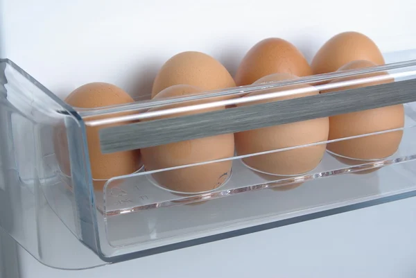 Ovos na geladeira — Fotografia de Stock