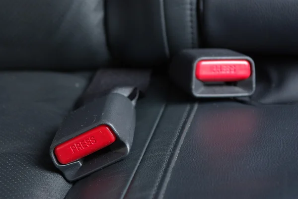 Duas fivelas de segurança em um carro — Fotografia de Stock