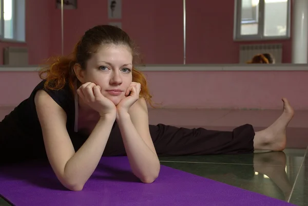 Frauen machen Yoga — Stockfoto