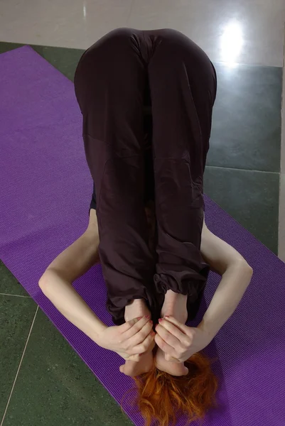 Female doing yoga — Stock Photo, Image