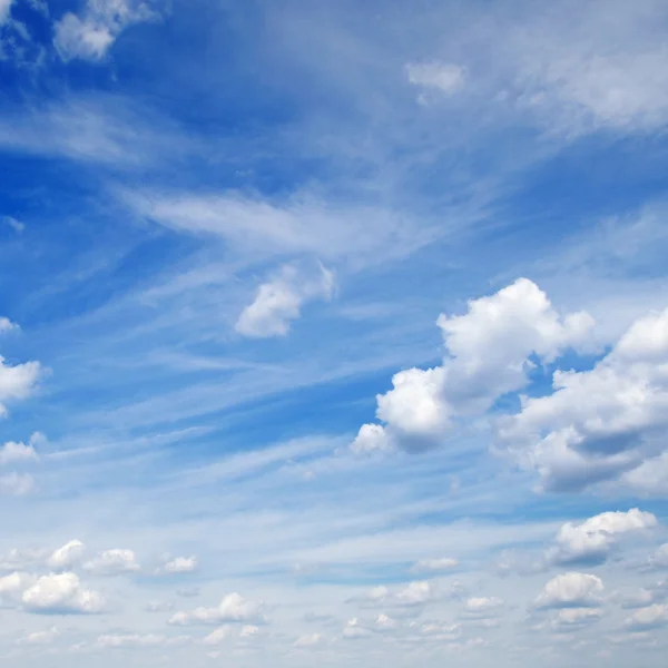 Lucht en wolken — Stockfoto