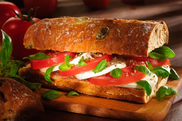 Paradicsom és mozzarella szendvics — Stock Fotó