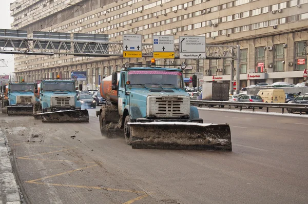 街の雪の除去。高速道路の清掃 — ストック写真
