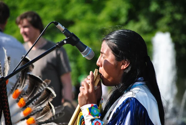 Вуличні музиканти індіанців — стокове фото