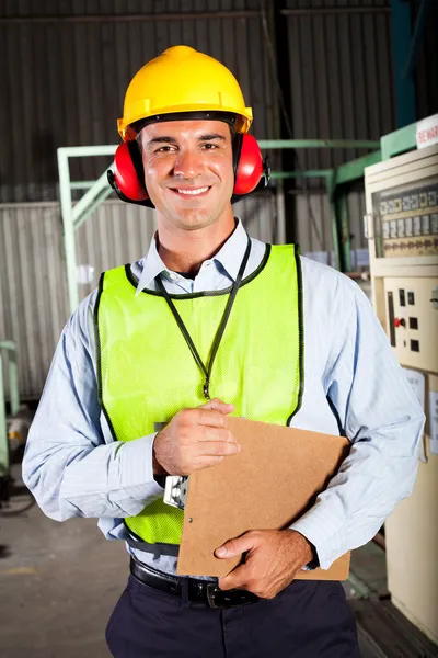 Przemysłowy robotnik z indywidualnego wyposażenia ochronnego — Zdjęcie stockowe