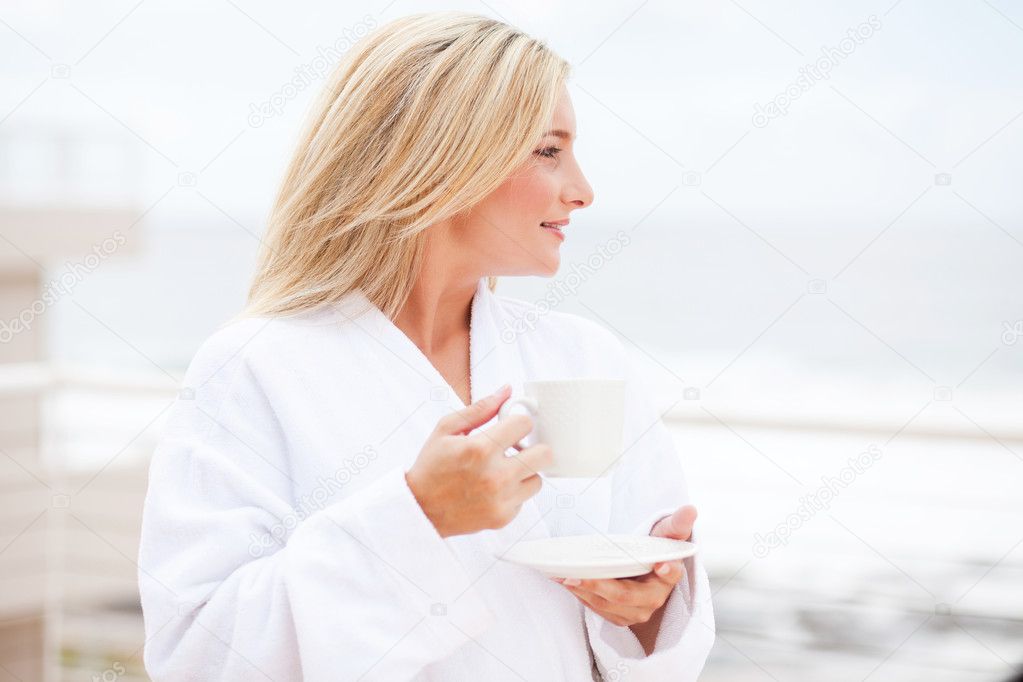 Beautiful young woman drinking coffee