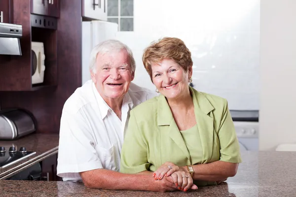 Kochająca para seniorów — Zdjęcie stockowe