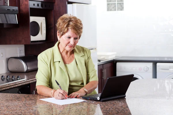 Senior woman doing home finance — Stock Photo, Image