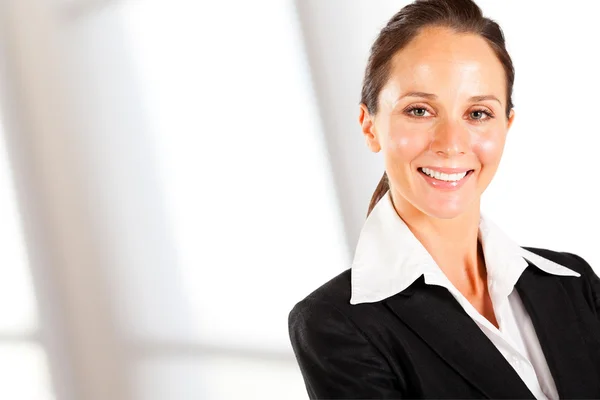 Retrato de primer plano de mujer de negocios — Foto de Stock