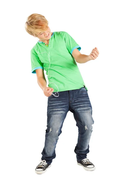 Мальчик-подросток играет на воздушной гитаре — стоковое фото